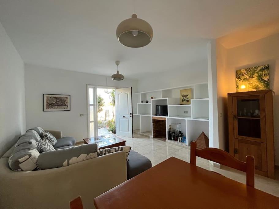 Playa Chica Apt With Terrace 100 M From The Sea Puerto del Carmen  Zewnętrze zdjęcie